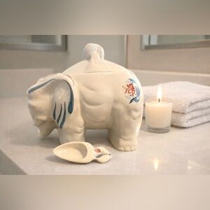 Elizabeth Arden Porcelain Elephant - Bath Salts Holder w Scoop!